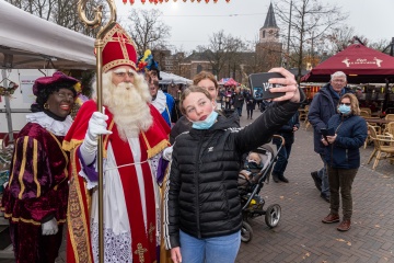 Markt Emmen - Sinterklaas op de Markt , vrijdag 25 november, black friday.